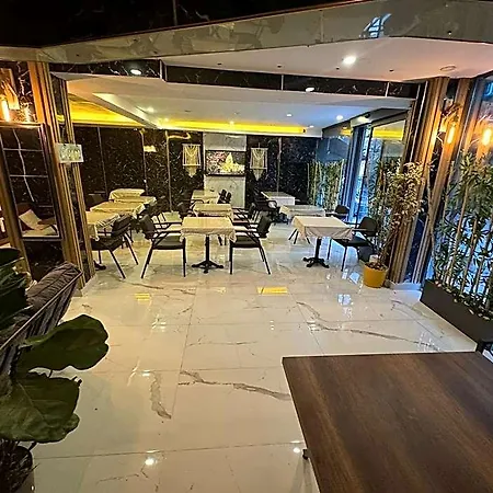 The Little Hotel 3*